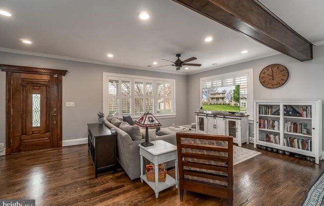 Charming Detached Colonial Minutes from Old Town