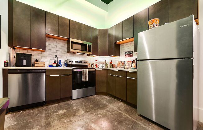 1 bed, 1 bath, 400 sqft, $1,350, Unit Schwab Industrial-001