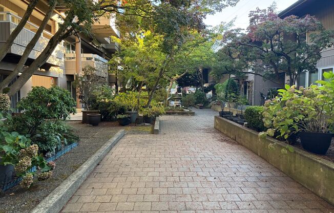 2 beds, 1 bath, $2,300, Unit Unit 104