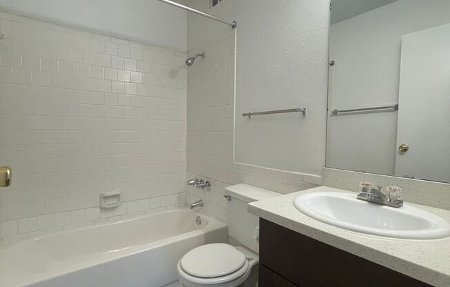2 beds, 2 baths, 902 sqft, $1,099, Unit 147
