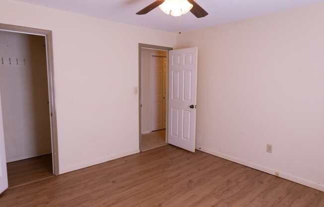 Available 3/2 house in Green Acres!