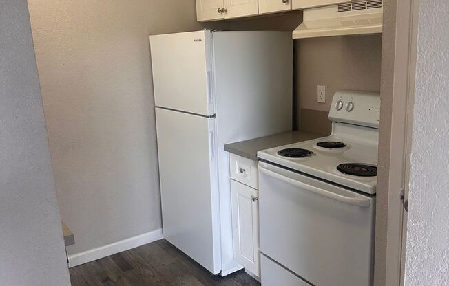 2 beds, 1 bath, 860 sqft, $959, Unit 0205