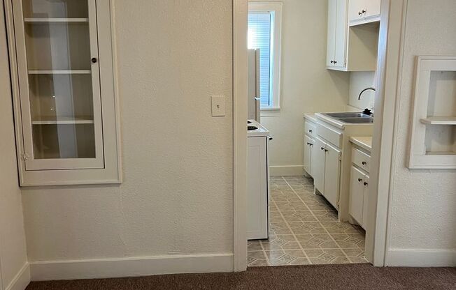 1 bed, 1 bath, $735, Unit Apt 2