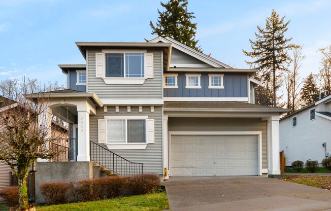 Inviting 3-Bedroom Home with Open Den in Red Oaks
