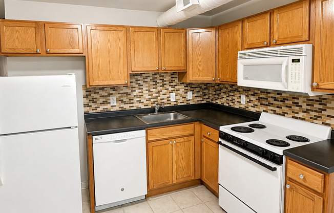 2 beds, 1 bath, 700 sqft, $1,550, Unit 1422-A