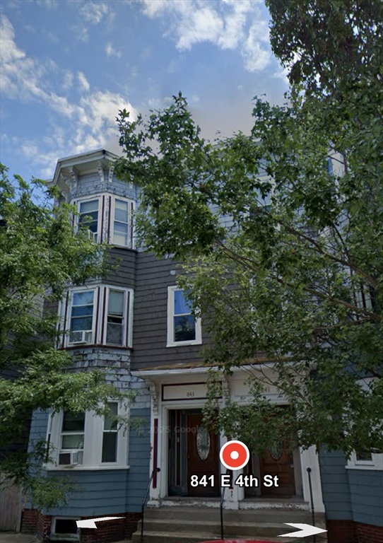 841 843 E 4 ST