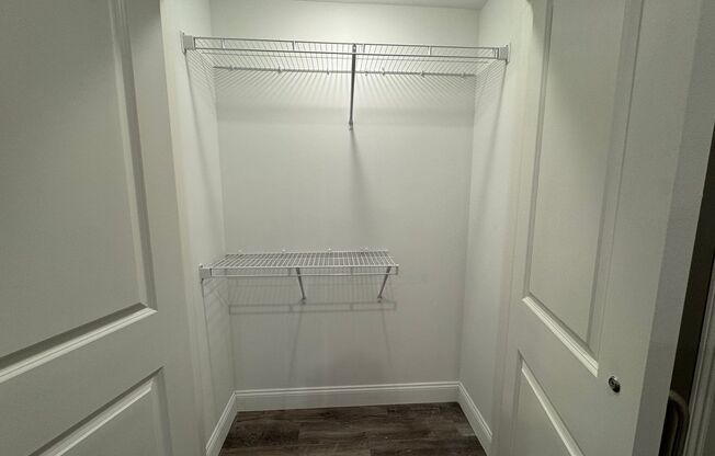 2 beds, 1 bath, 741 sqft, $2,700, Unit 213