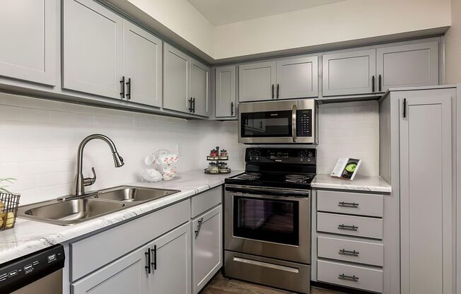 3 beds, 2 baths, 1,098 sqft, $1,800, Unit 34