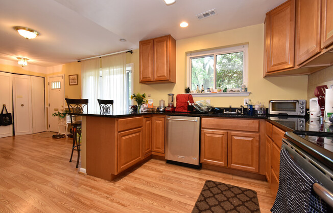 Fantastic 4 bedroom, 2 full bath, 2 half bath home in Close in Silver Spring!