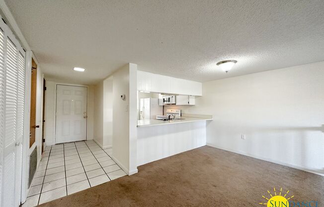Nice 2 Bedroom Townhouse Close to Both Bases