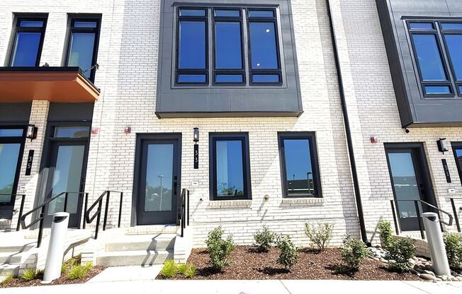 Rare chance to rent brand new, 4 Bed/4.5 Bath luxury home in new Reservoir District WITH 2 CAR GARAGE