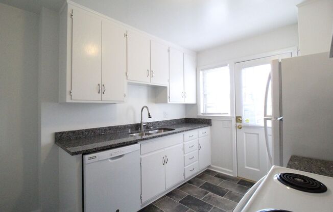 2 beds, 2 baths, $1,400, Unit 7612 TERRACE