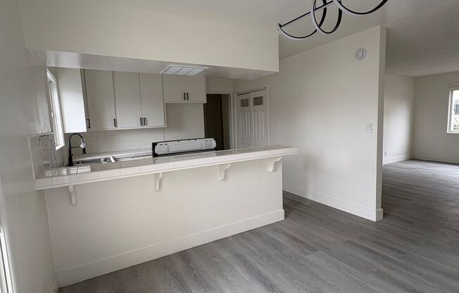 3 beds, 1 bath, 1,075 sqft, $2,695, Unit 14518 S Berendo Ave-B