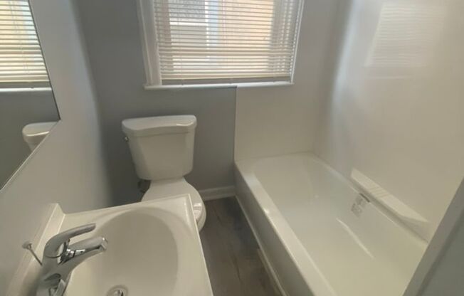 2 beds, 1 bath, $1,400, Unit Unit 1