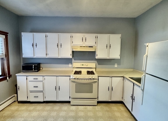 1 bed, 1 bath, 700 sqft, $2,300, Unit 1