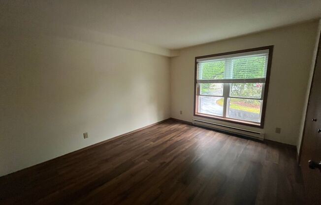 2 beds, 1 bath, 950 sqft, $1,800, Unit 584DA