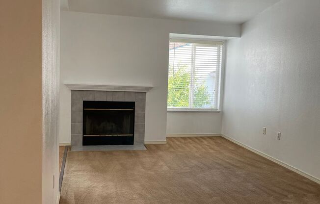 Exceptional, Top-Floor, Corner Renton Condo in Highly Sought-After Location!!!
