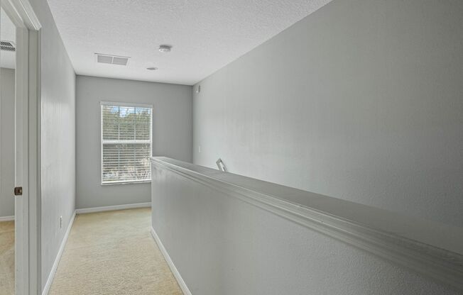 3 beds, 2.5 baths, $2,000, Unit UNIT G1