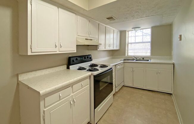 2 beds, 1 bath, $975, Unit 2