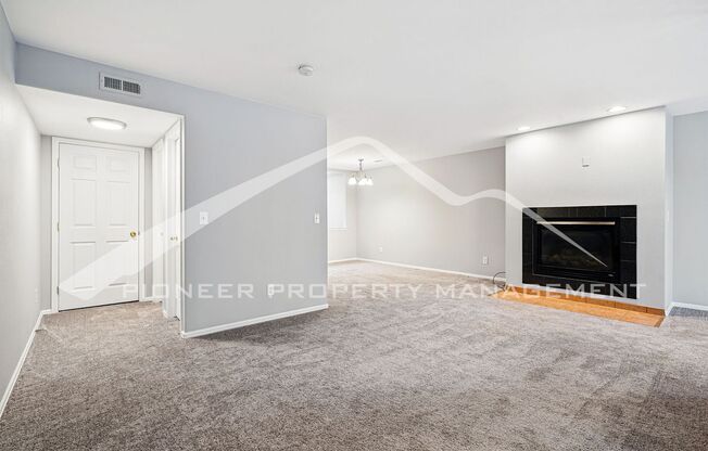 Spacious Townhouse with Washer/Dryer and Central AC