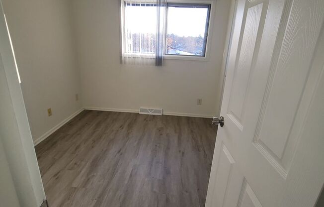 3 beds, 1.5 baths, 1,100 sqft, $1,635, Unit 3357
