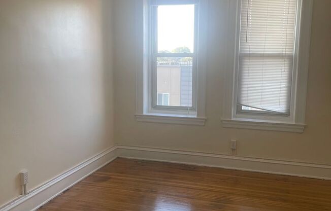 3 beds, 1 bath, 1,400 sqft, $1,550, Unit 4530-C24