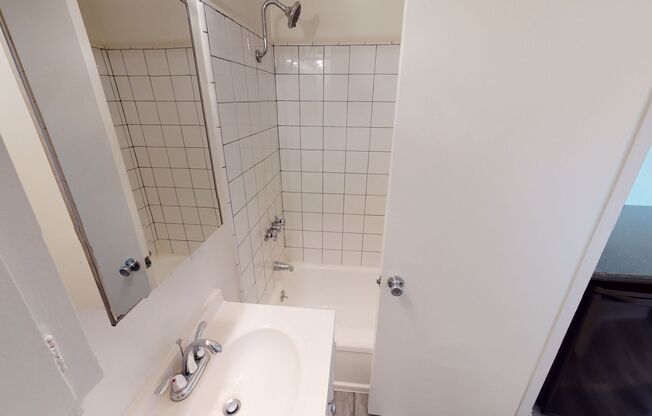 Studio, 1 bath, 250 sqft, $1,525, Unit 19