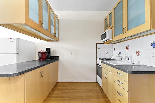 45 44 VERNON BLVD