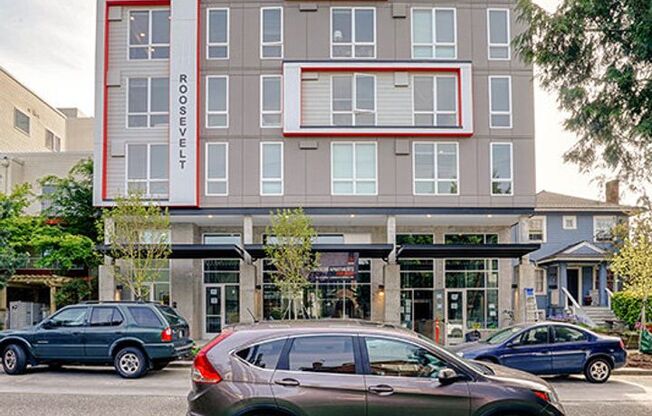 1 bed, 1 bath, 424 sqft, $1,750, Unit 700