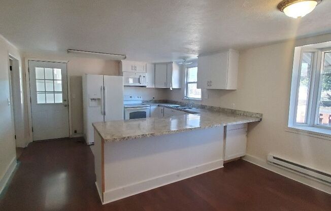 2 beds, 1 bath, $1,300