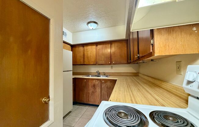1 bed, 1 bath, 700 sqft, $895, Unit Unit 16