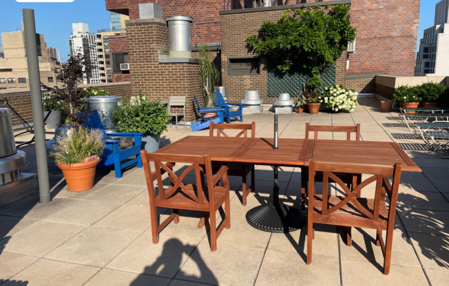 225 E 86 ST