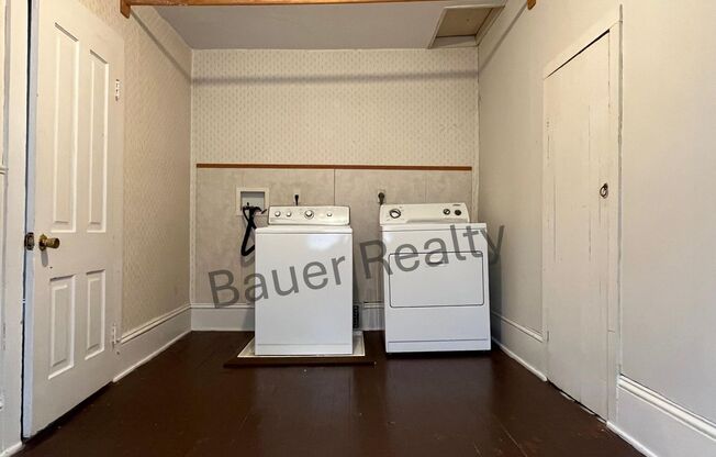 3 beds, 1 bath, 1,200 sqft, $850, Unit 239