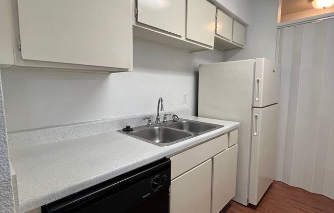 1 bed, 1 bath, 660 sqft, $900, Unit 26-1310