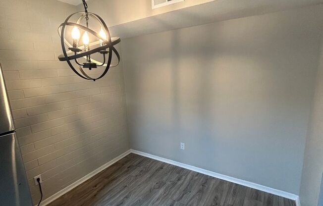 2 beds, 1 bath, 930 sqft, $1,149, Unit 015