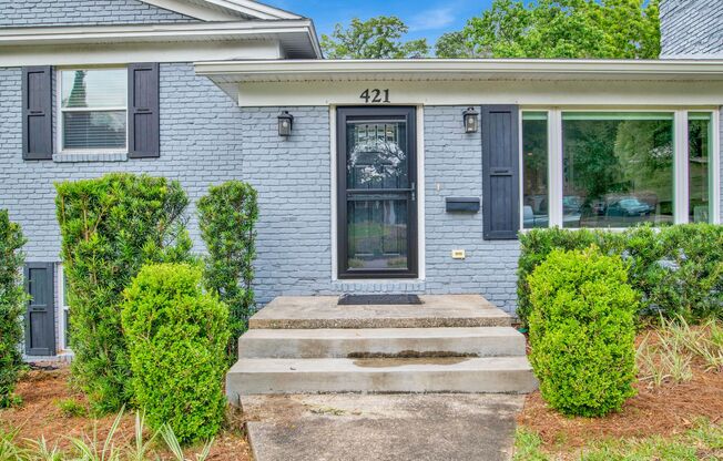 Charming 4 Bed/3 Bath Home between East Hill & Cordova Park
