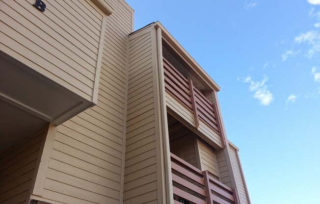 Mountain View 2 Bed 2 Bath 2 Balconies Top Floor Condo-Tons of Amenities