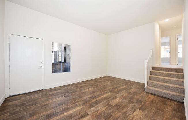 1 bed, 1 bath, 725 sqft, $2,445
