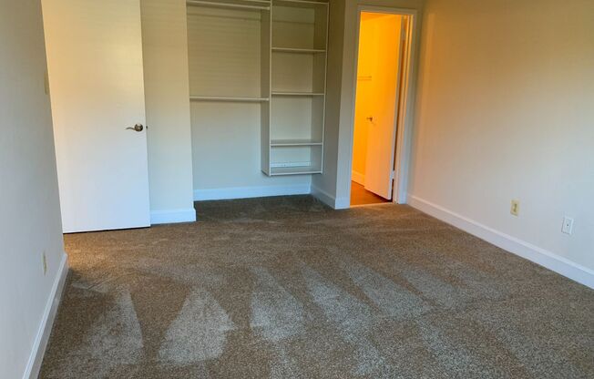 2 beds, 1.5 baths, 881 sqft, $2,200, Unit 5321 #3