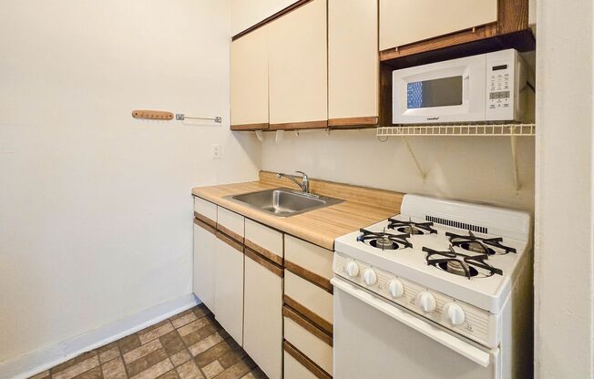 Studio, 1 bath, 470 sqft, $1,415, Unit 512-302