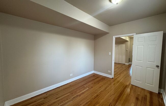 2 beds, 1 bath, $1,150, Unit 4840 #2N