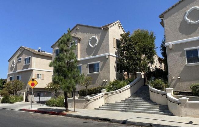 3 beds, 3 baths, $3,700