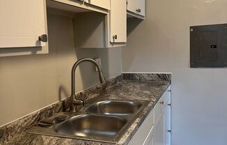 2 beds, 1 bath, $990, Unit 202