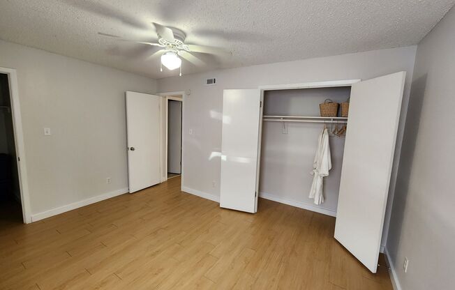 1 bed, 1 bath, 700 sqft, $1,200, Unit OCR-130