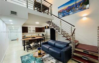 1 bed, 1 bath, 981 sqft, $3,350, Unit 41 SE 5th St # 2305