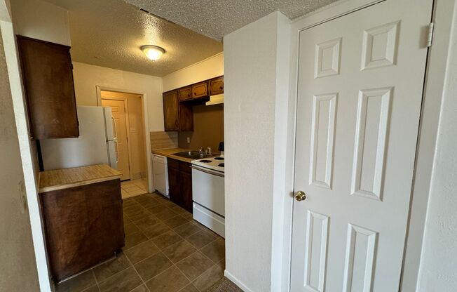 2 beds, 1 bath, 1,054 sqft, $775, Unit Apt A