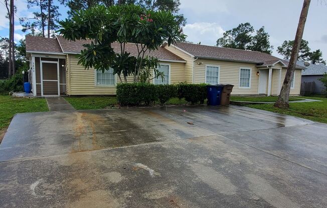 2433/2435 Lola Avenue S