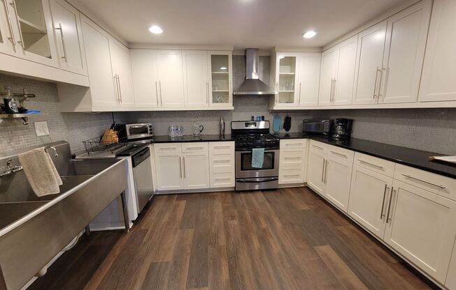 Spacious and newly renovated 3 bed 2 bath on Boulevard!