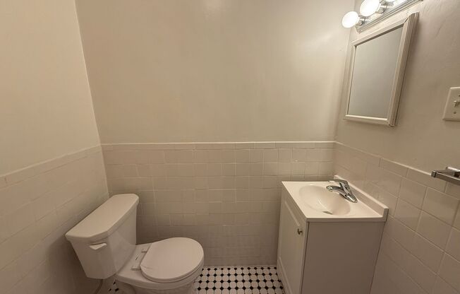 Studio, 1 bath, 294 sqft, $1,225, Unit New King Edward 710