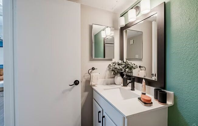 1 bed, 1 bath, 676 sqft, $921